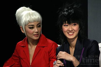 Kitty Zhang and Guey Lun-Mei share hair tips